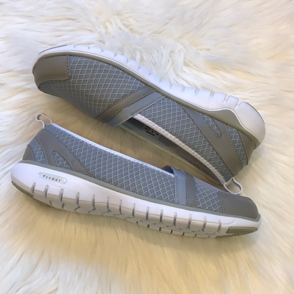 NIB Lightweight Sporty Slip On Espadrille - Picture 2 of 2